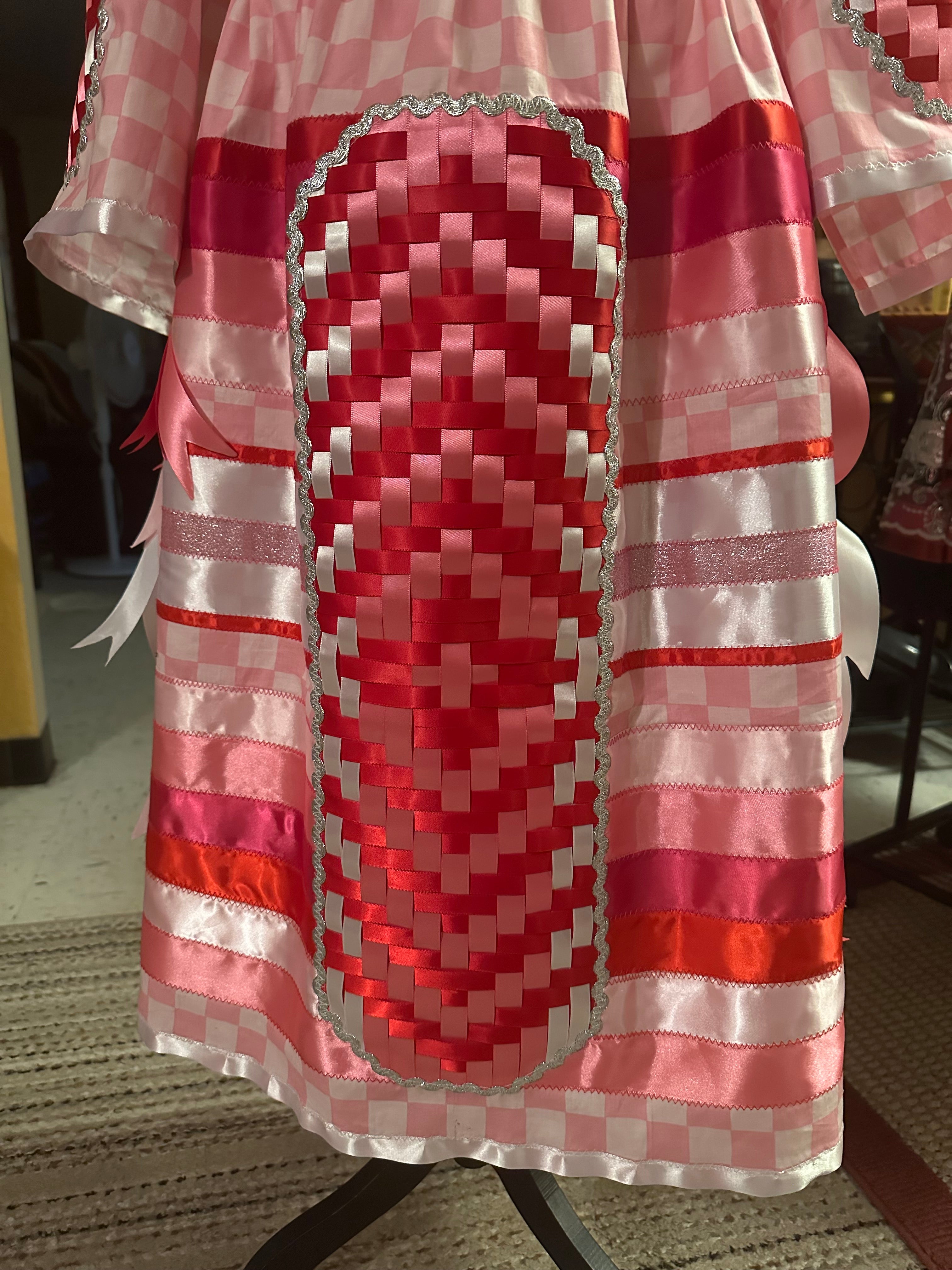 Stunning Tradition in Pink!